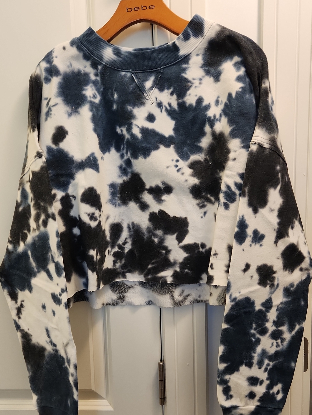 Colsie Black & White Tie-Dye Cropped Sweatshirt